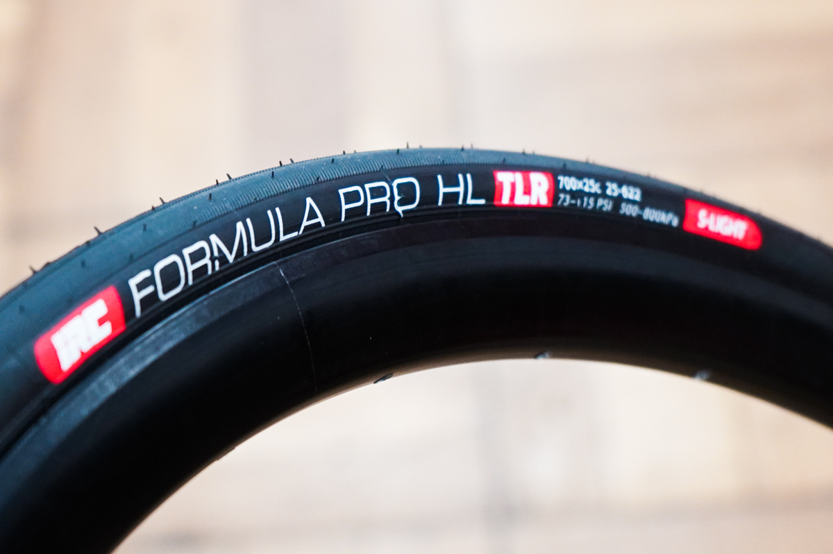 iRC FORMULA PRO HOOKLESS TUBELESS RBCC フックレスリムに対応した