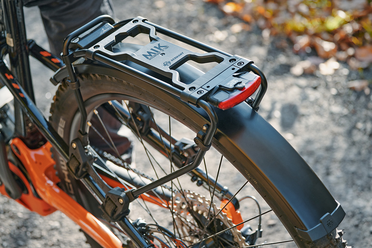 SKS 自転車への取り付け、バッグの装着が簡単なINFINITY UNIVERSAL