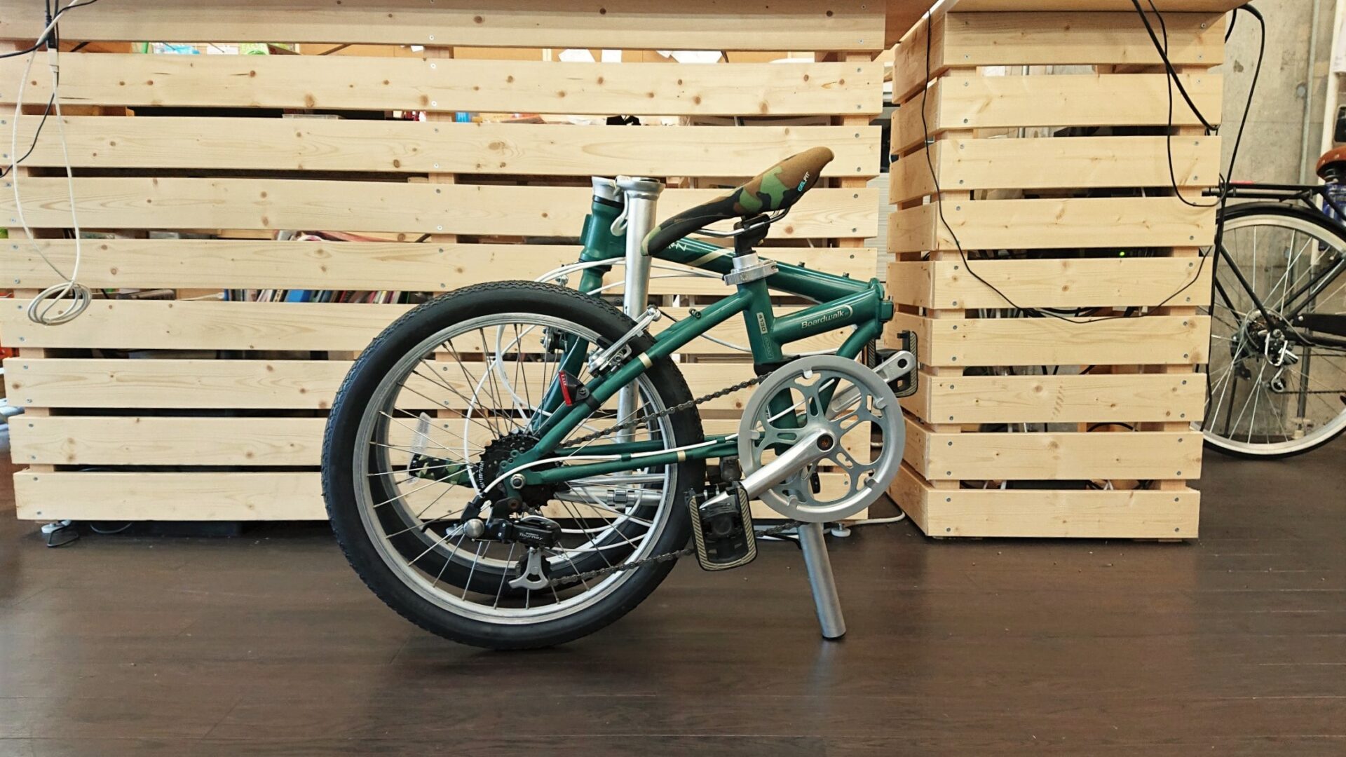 中古ミニベロ】人気の折りたたみ自転車 DAHON Boardwalk D7（ダホン