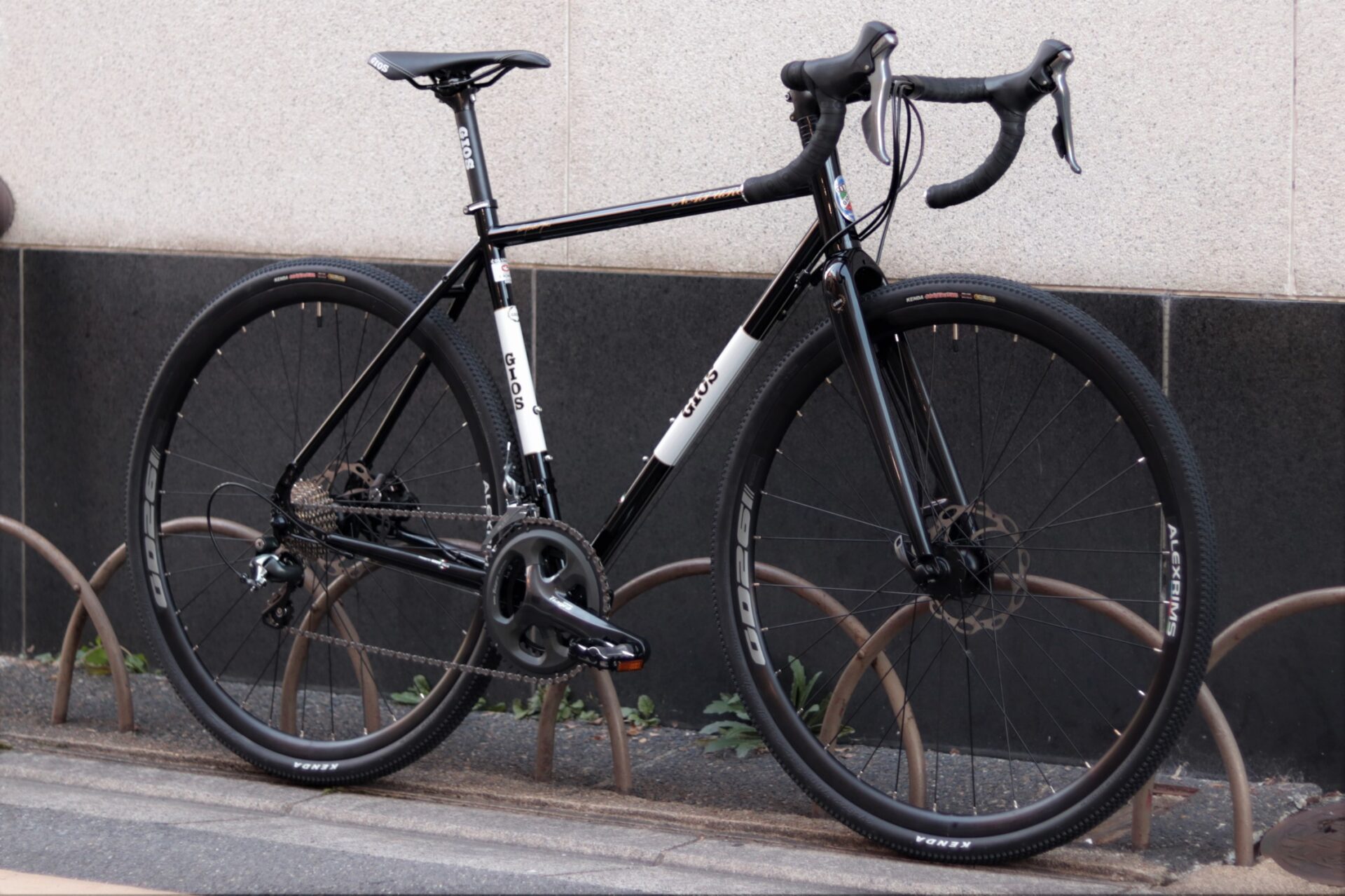 アウトレット特価】クロモリフレーム+カーボンフォークにシマノコンポ+