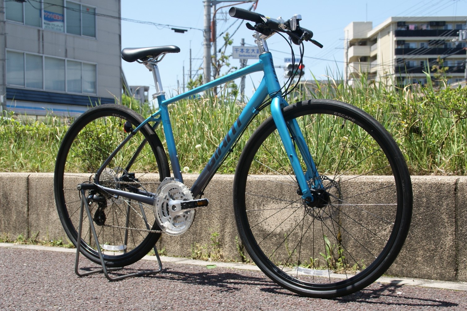 GIANT ESCAPE R3 クロスバイク シルバー アルミ 700C 500mm 24速ギア