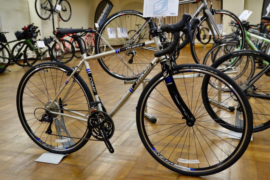 JAMIS 2018年モデル：フロントトリプル搭載のクロモリロード「QUEST