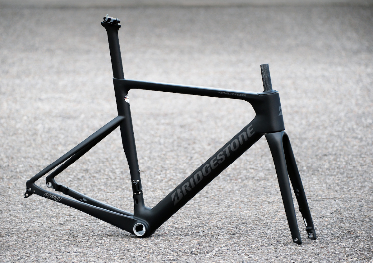 ANCHOR「RP8」正式発表、105 Di2 完成車とフレームセットを用意