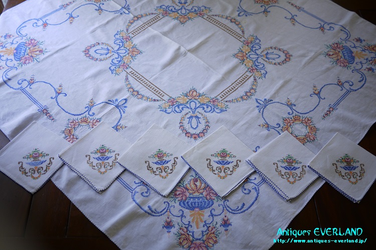 ヴィクトリアン リネン マルチカラー クロスステッチ 刺繍 テーブル