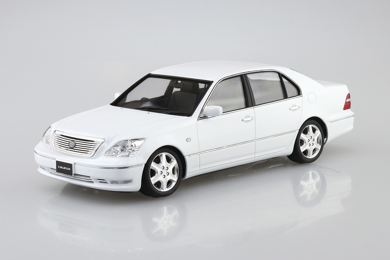1/24 トヨタ UCF31 セルシオ '05｜株式会社 青島文化教材社