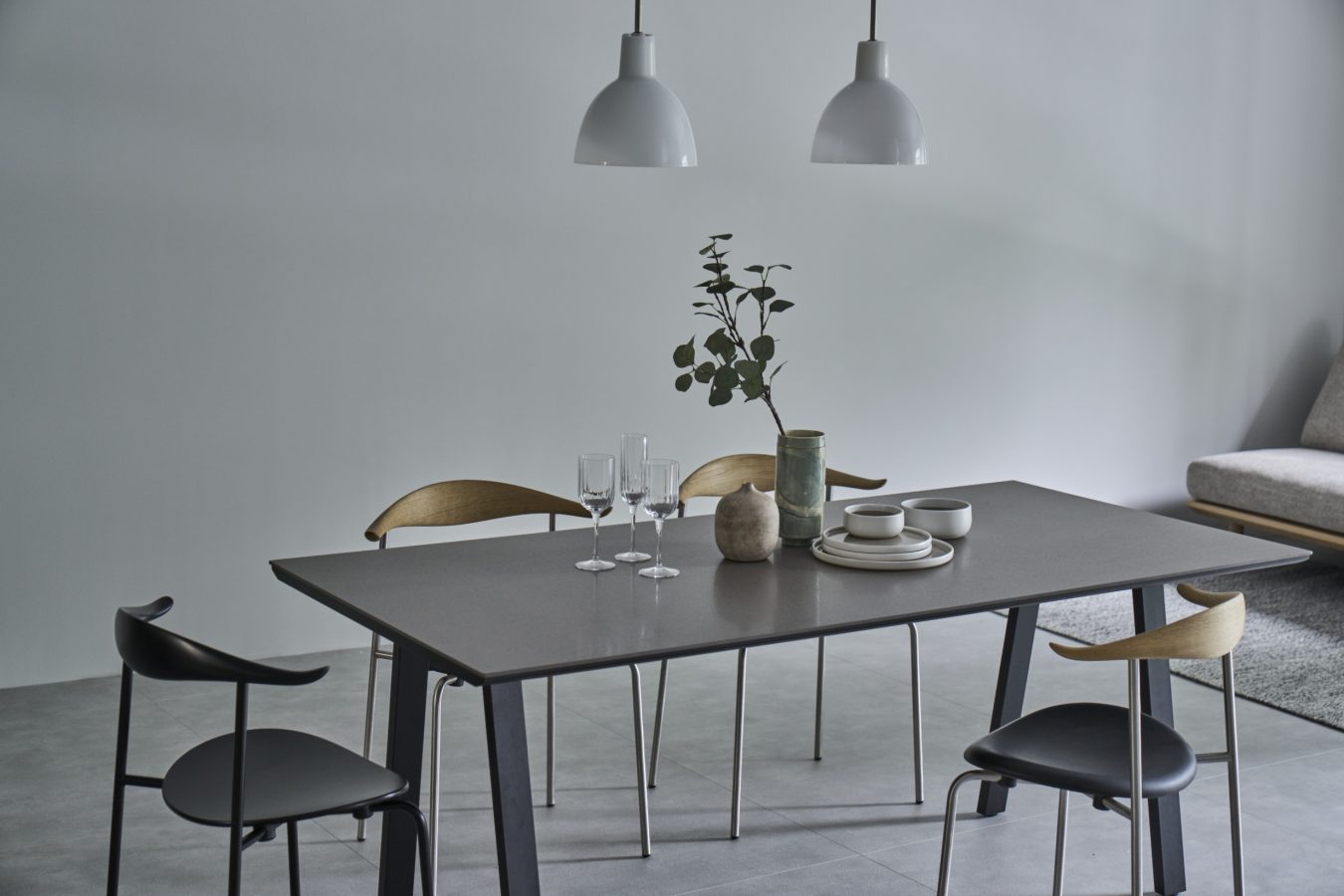 DW CERAMIC DINING TABLE（ディーダブリュー セラミック ダイニング