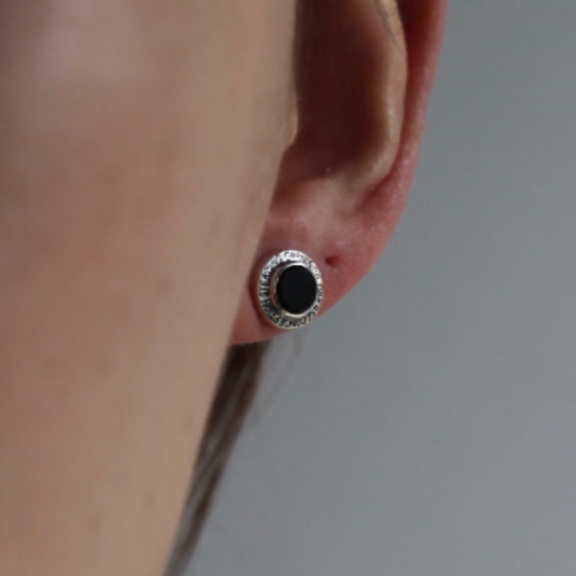 GARNI - 【お取り寄せ注文可能】Round Stone Pierce(BLACK) | ACRMTSM