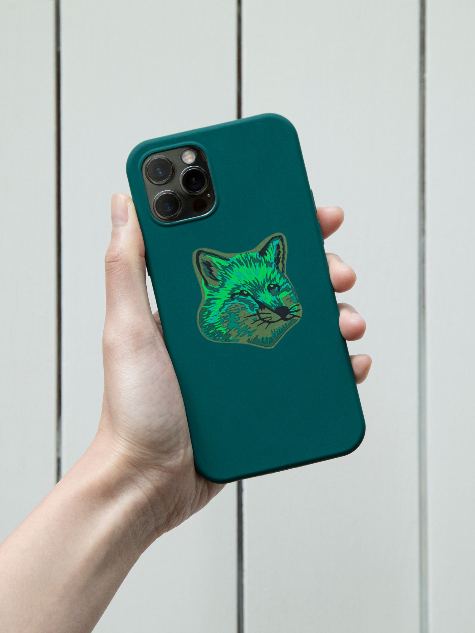 MAISON KITSUNÉ - MAISON KITSUNÉ - GREEN FOX-IPHONE 12/12 PRO CASE