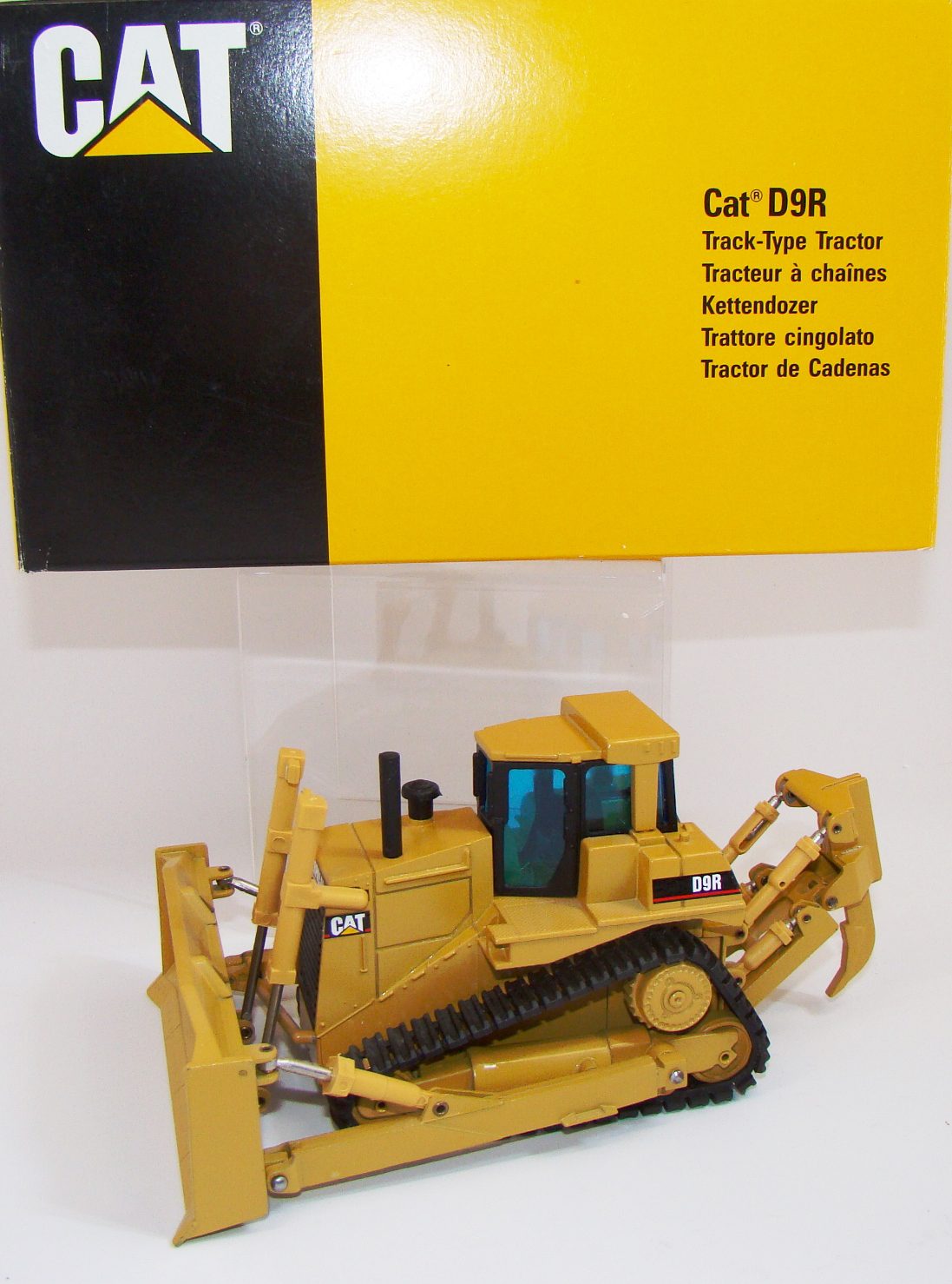 1/50 Caterpillar D9R Track-Type Tractor with Ripper - NZG