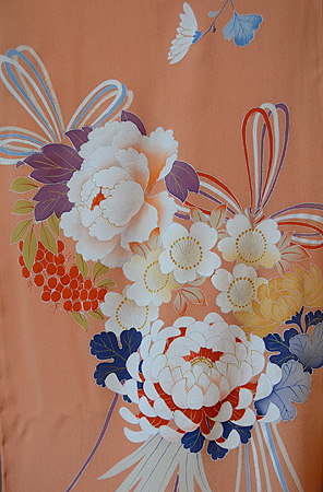 枝垂れ桜に花くす玉文様振袖