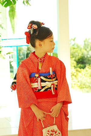 重厚感ある、赤い総絞りの七五三祝い着☆ | 着物レンタルの灯屋2 ブログ