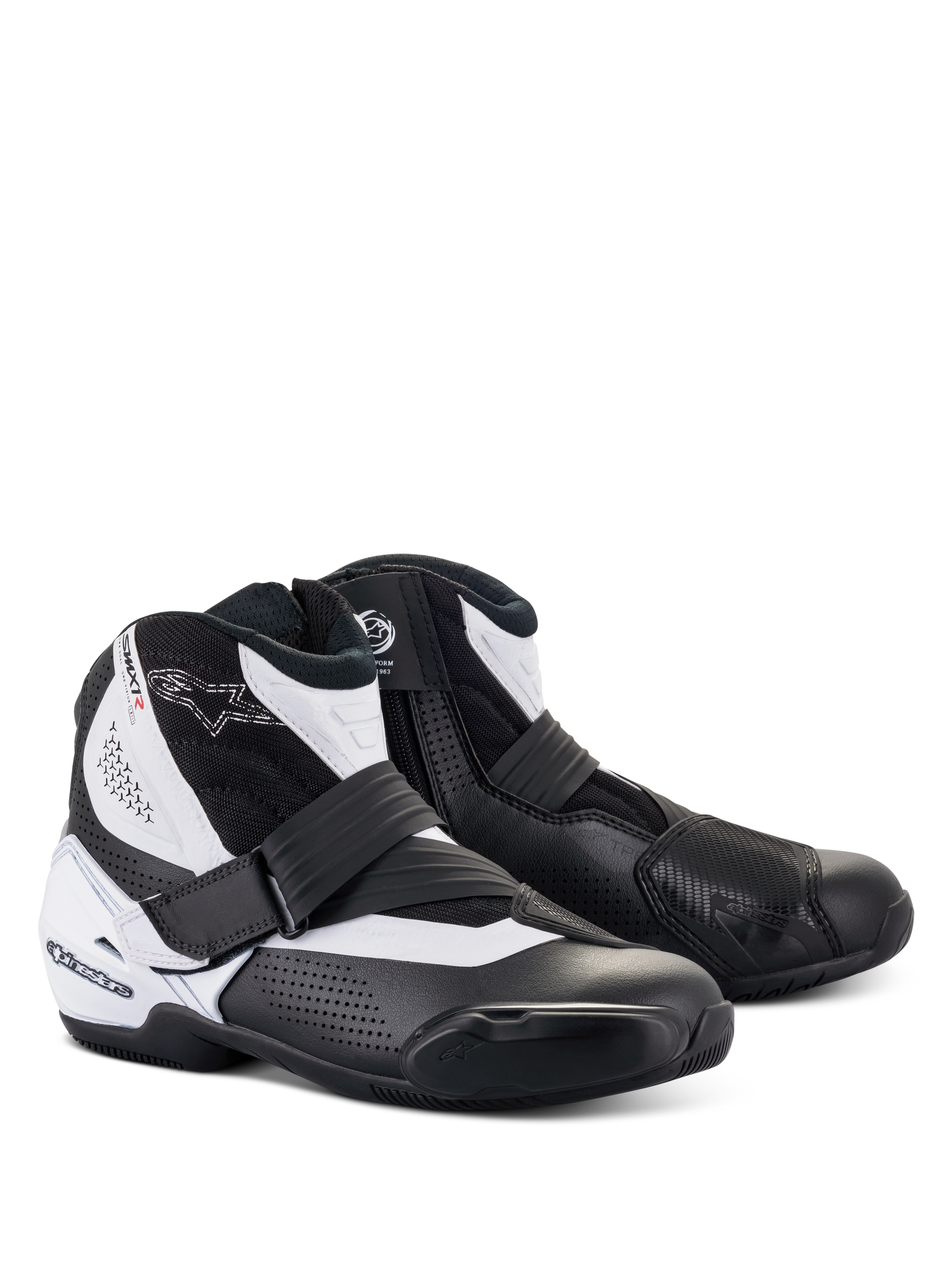 SMX-1 R V2 Vented - Black Motorcycle Boots | Alpinestars®