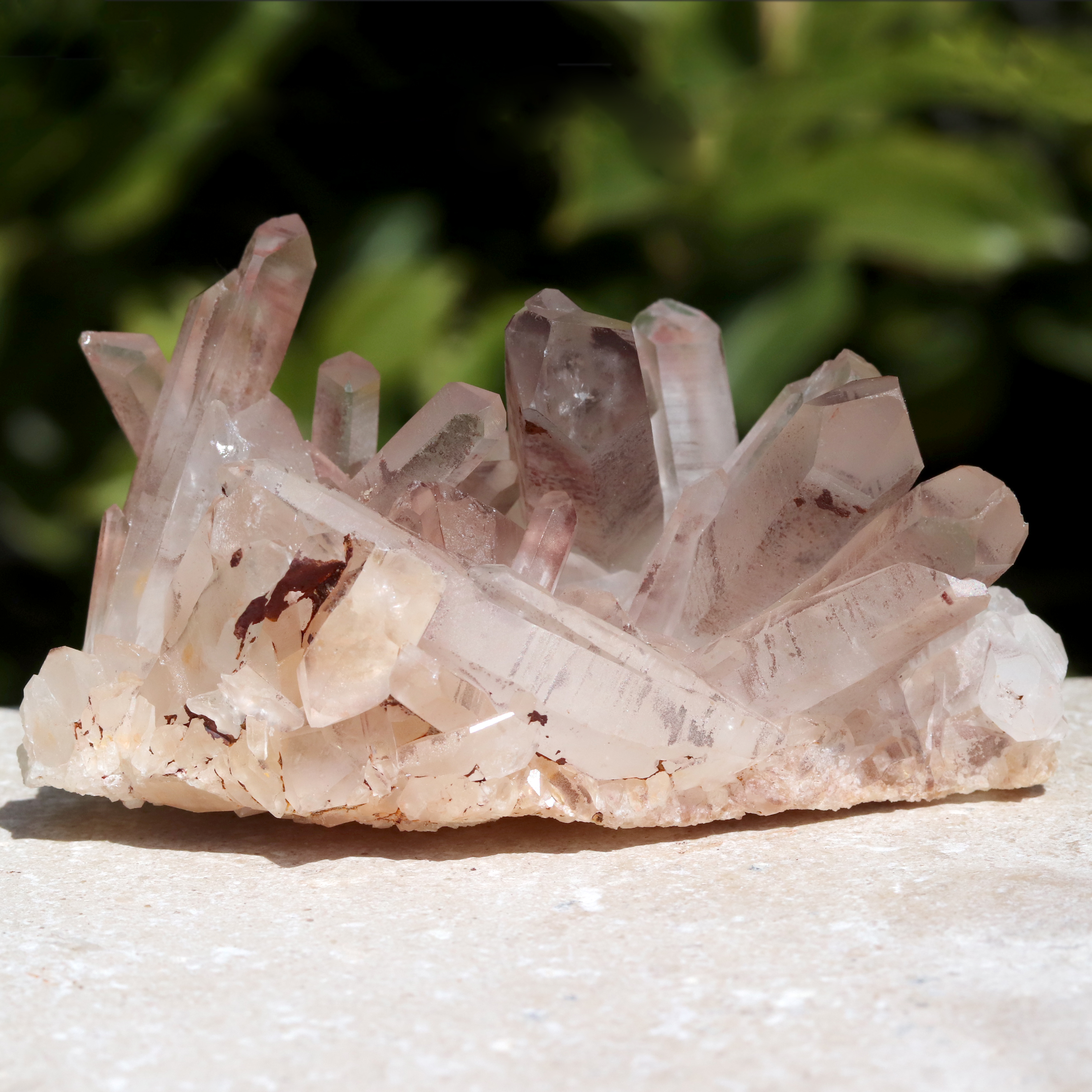 マダガスカル産ヘマタイトクラスター（レッドクォーツ）-046水晶