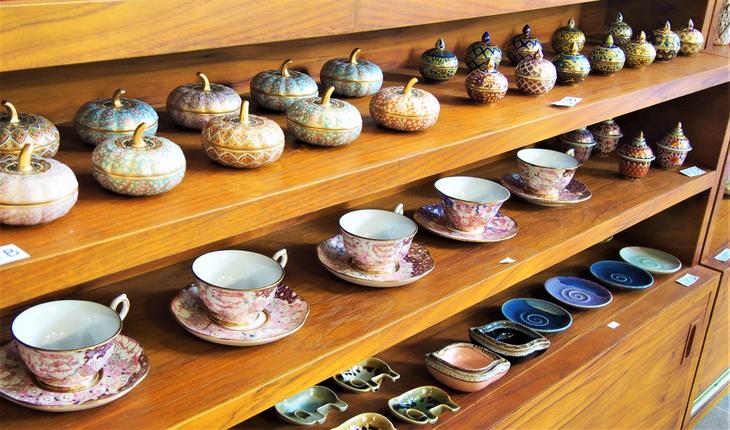 タイ伝統工芸「ベンジャロン焼き」の絵付け体験ができる店「Stella Art