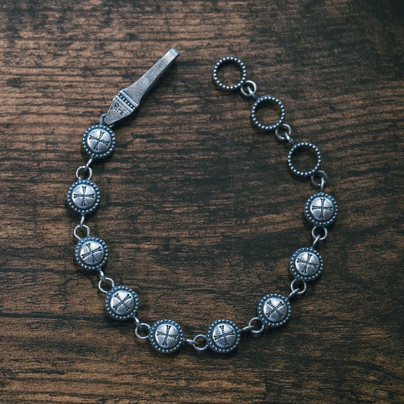 シンプルかつ重量感を持ち合わせた人気シルバーブレスレット「セイント