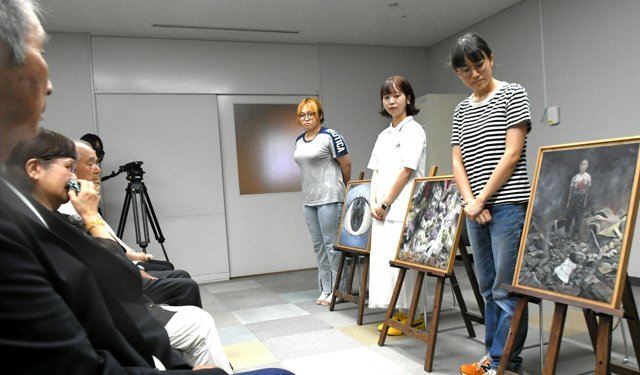 キノコ雲の下はこんな色だった」 被爆者の体験を学生が絵画で再現