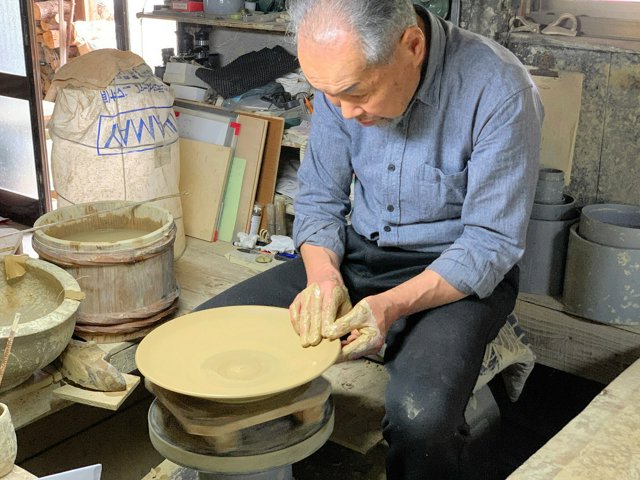 潤いのある生活を手助け」陶芸・小林孝男さん、鳥取県文化財指定へ