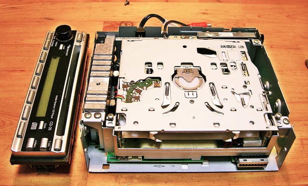 ナカミチ Nakamichi CD-35 1DINヘッドユニットを分解メンテナンスして