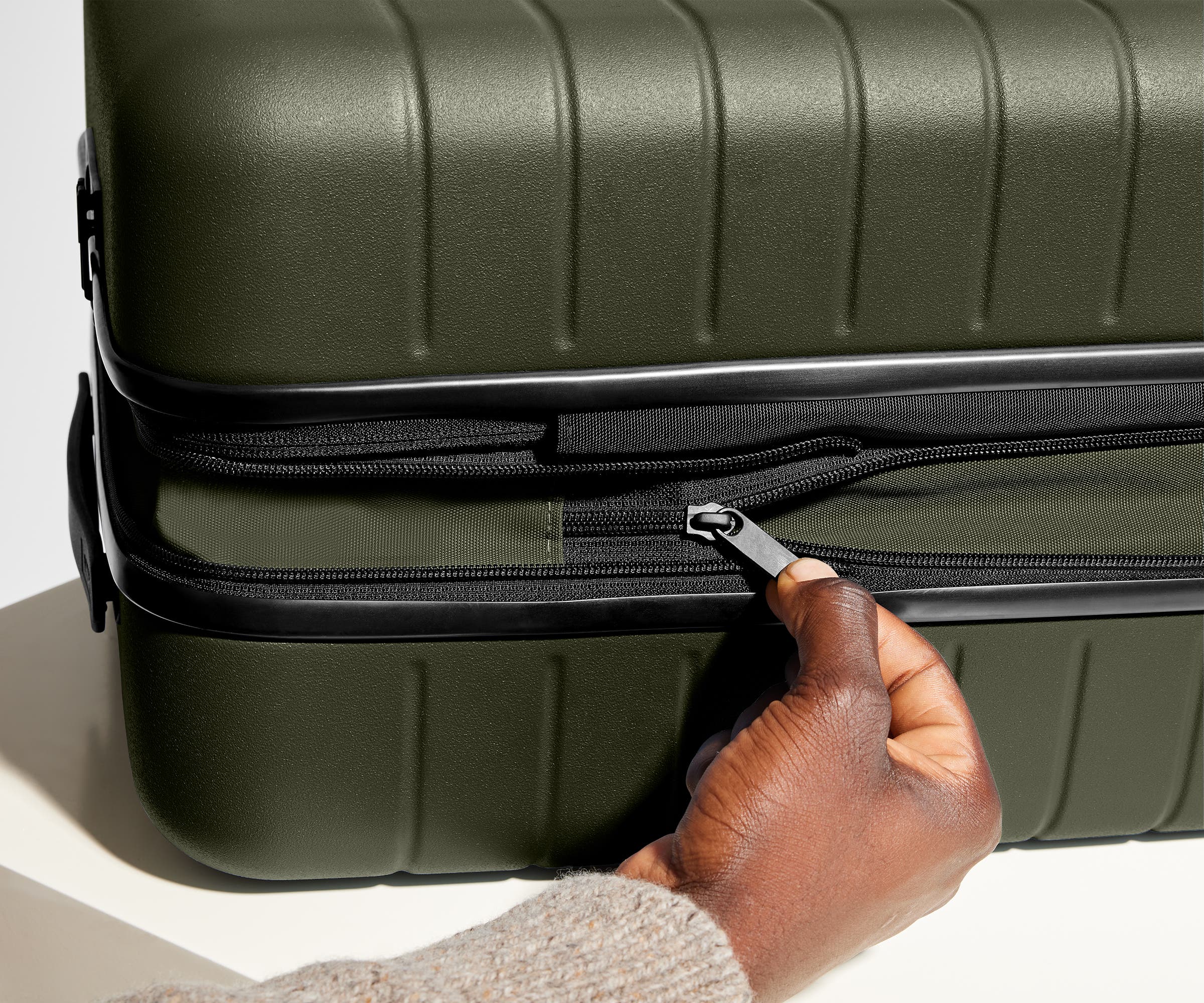 Expandable Medium Suitcases: Olive Green | Away