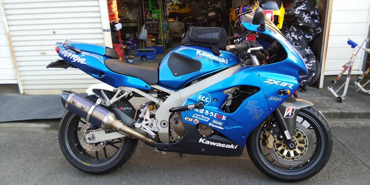 ZX-9Rにスタントやジムカーナで使えるエンジンガード装着！| AxxL