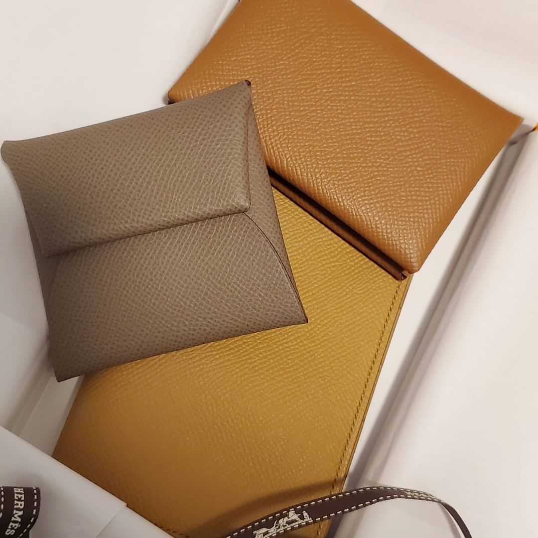 HERMES（エルメス）の入門アイテム！カードケース「カルヴィ」と小銭
