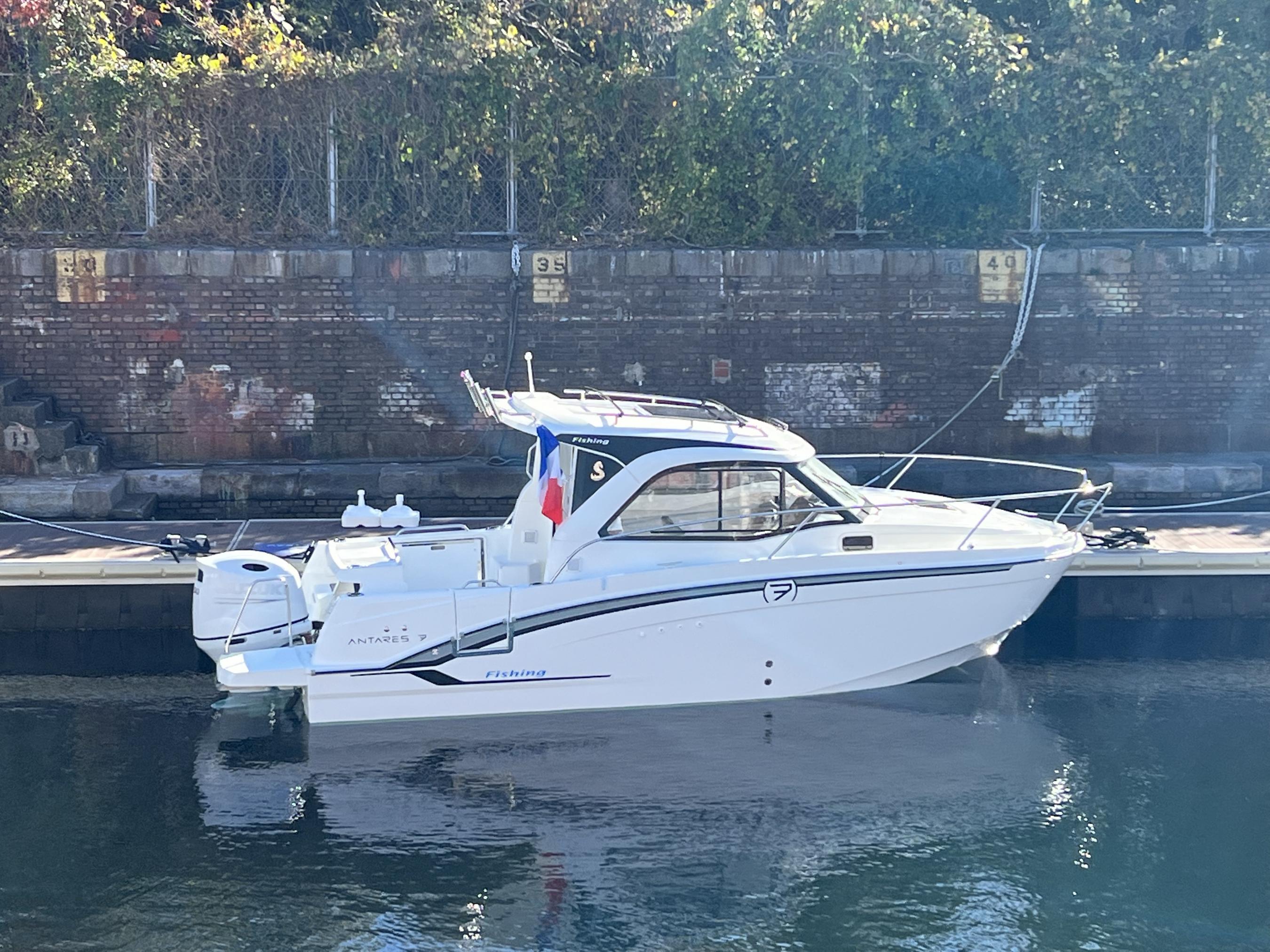 ベネトウ アンタレス7 Fishing 【新西宮ヨットハーバー陸上展示中