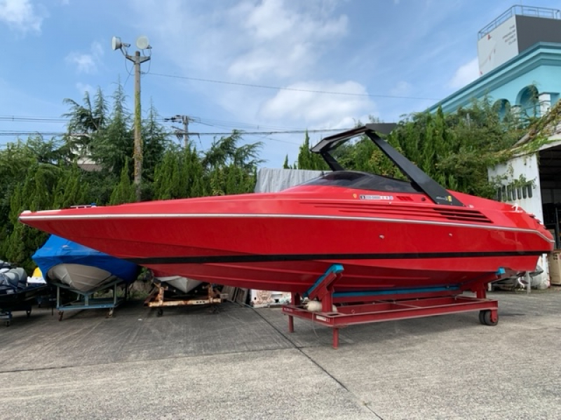 中古艇情報 リーバ フェラーリ32 ・ディーラー物・超極上艇・希少艇