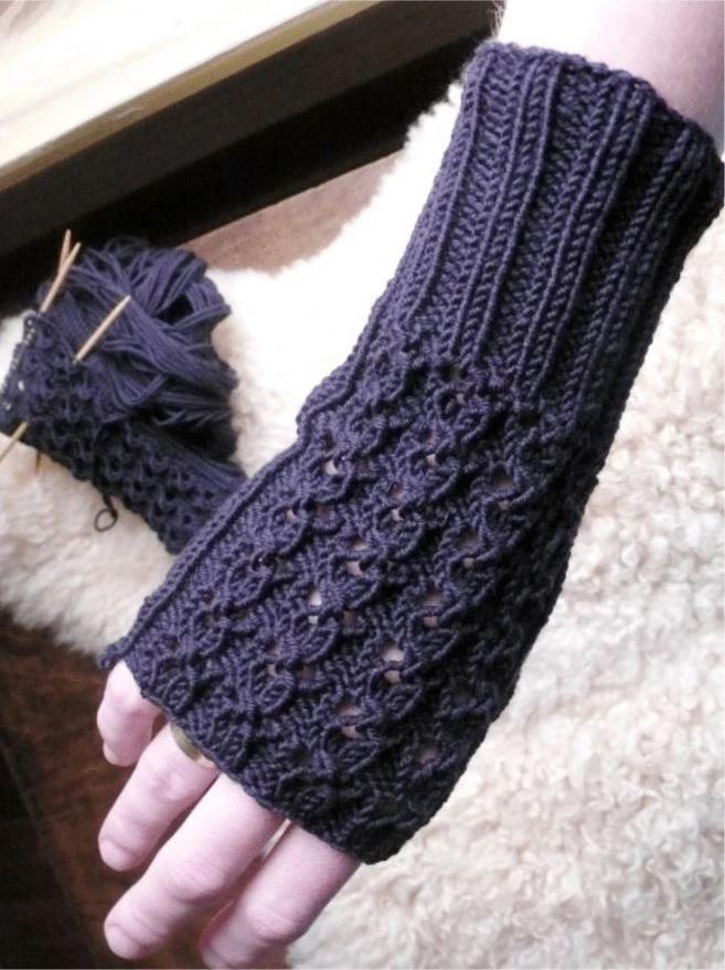 Cloverleaf Lace Mitts knitting pattern
