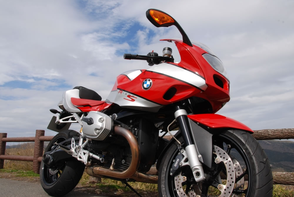 BMW Motorrad R1200S – 珍しい前傾姿勢でワインディングが楽しい 試乗