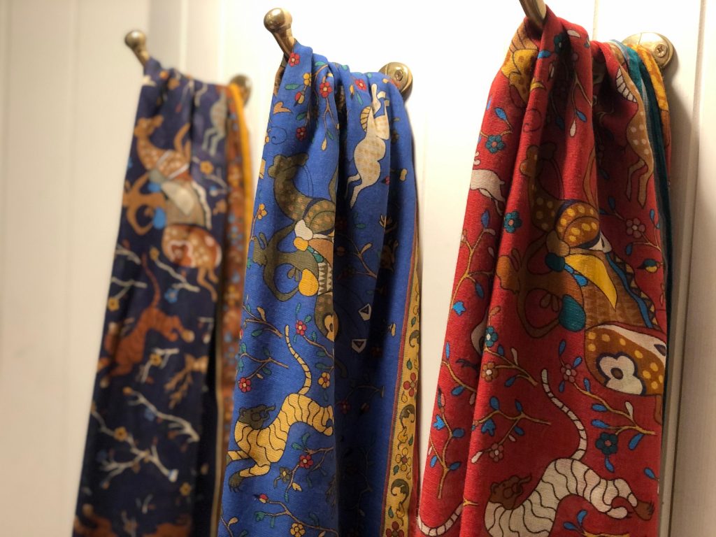 私が選ぶ新作スカーフ3選｜Drake's銀座店 | BRITISH MADE Staff blog