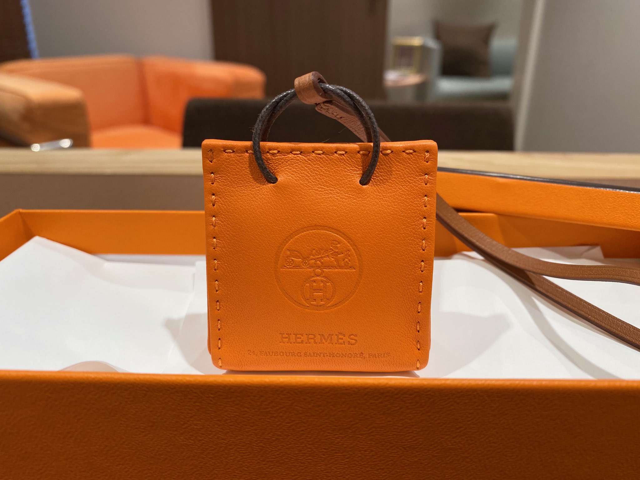 ショッパーがモチーフの『エルメス サックオランジュ バッグチャーム