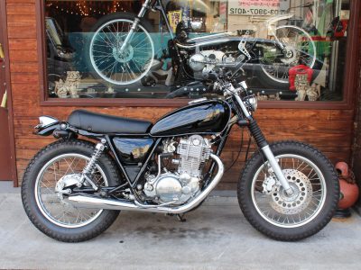 03 YAMAHA SR400 Scrambler | BRATSTYLE-ブラットスタイルBRATSTYLE