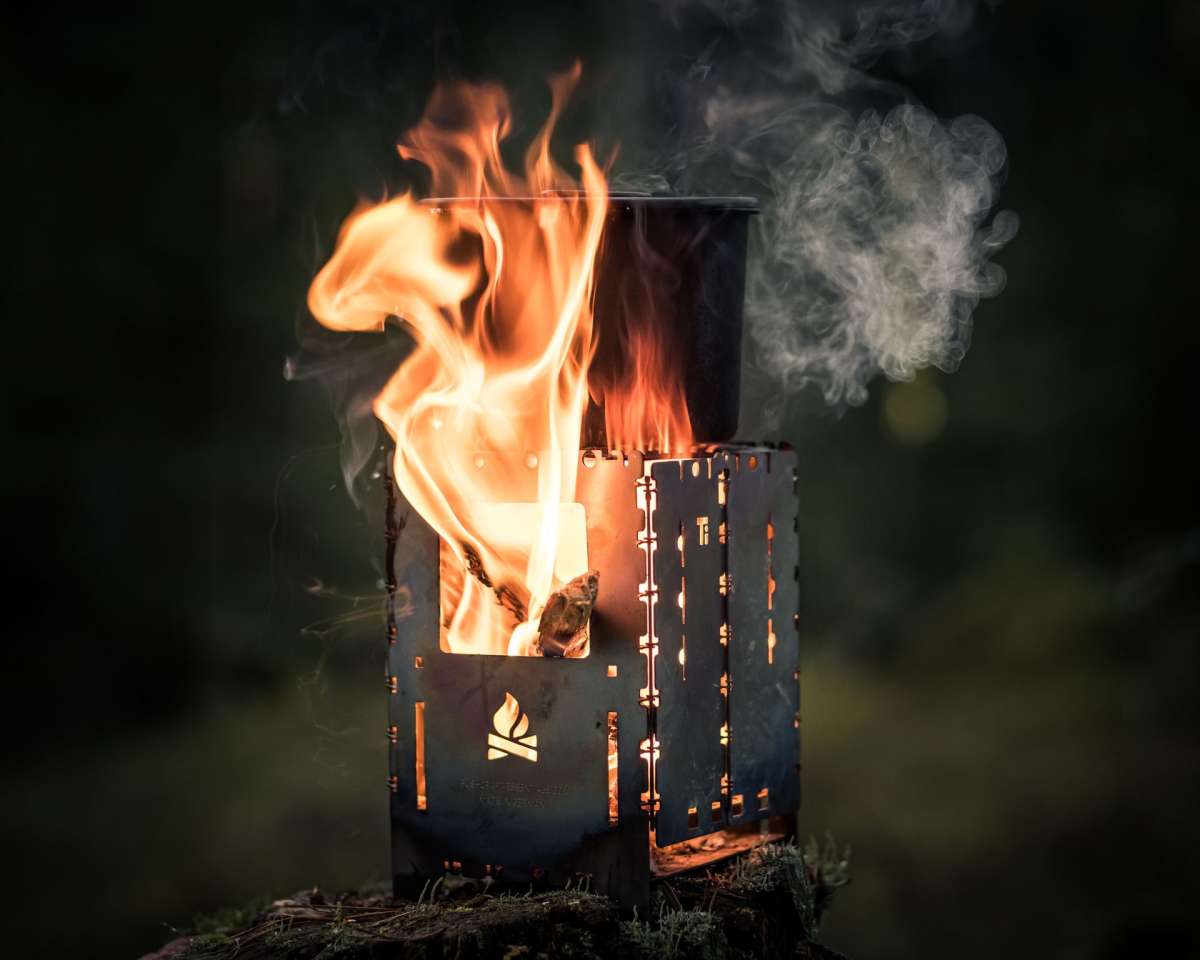 Bushbox XL Titanium: Ultralight, foldable, highly efficient