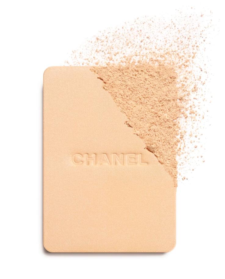 CHANEL VITALUMIÈRE COMPACT DOUCEUR 10 BE 【公式通販】