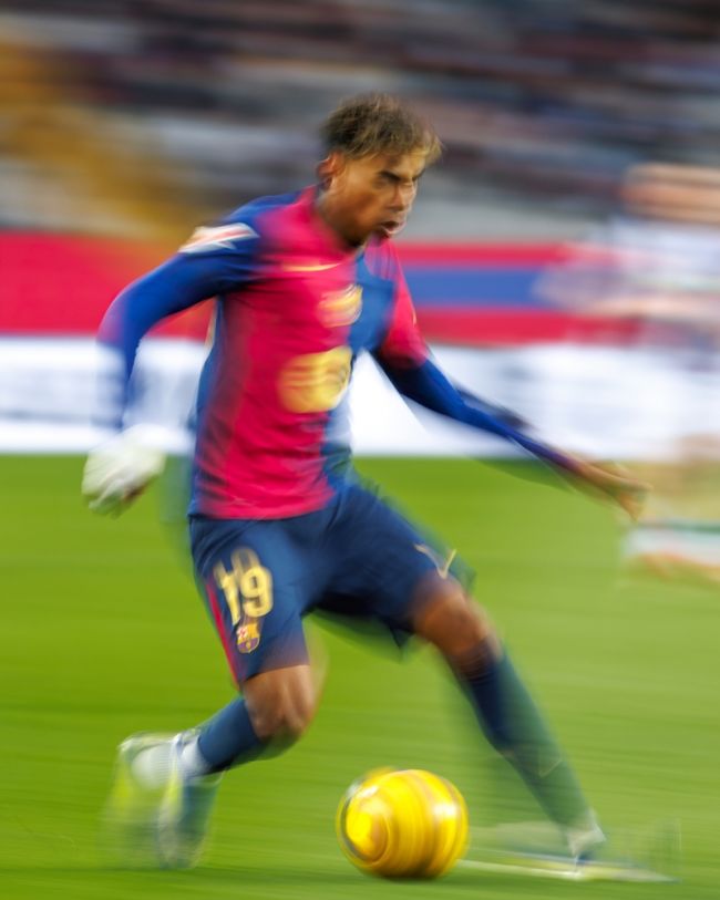 FCバルセロナが「チャンピオンの匂いがする」新しいジャージを発表