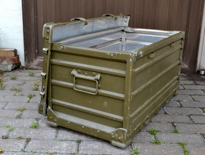 ドイツZARGES社イギリス軍折り畳みアルミコンテナ - ガジェットモード