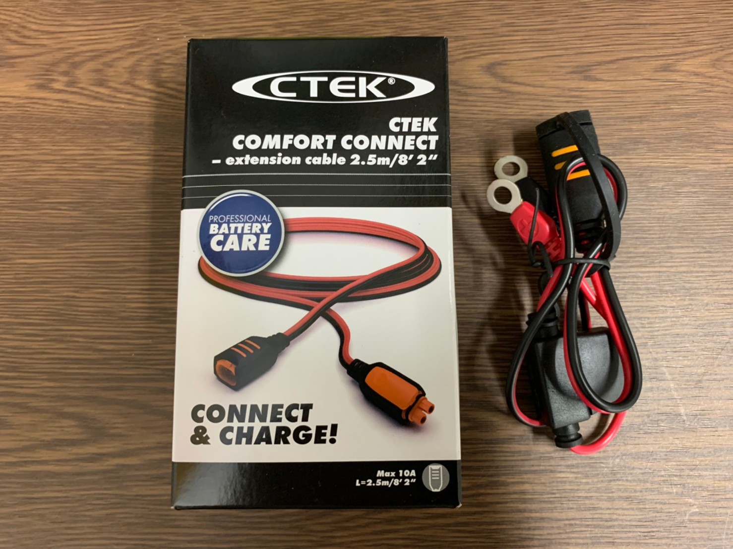 ポルシェ 992にCTEK（シーテック）バッテリー充電器端子を