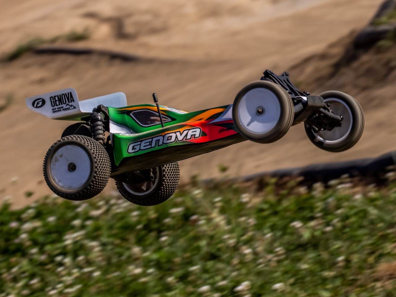 1/10RCバギー GENOVA 2WD Buggy Kit | ドローン・ラジコン製品のジー