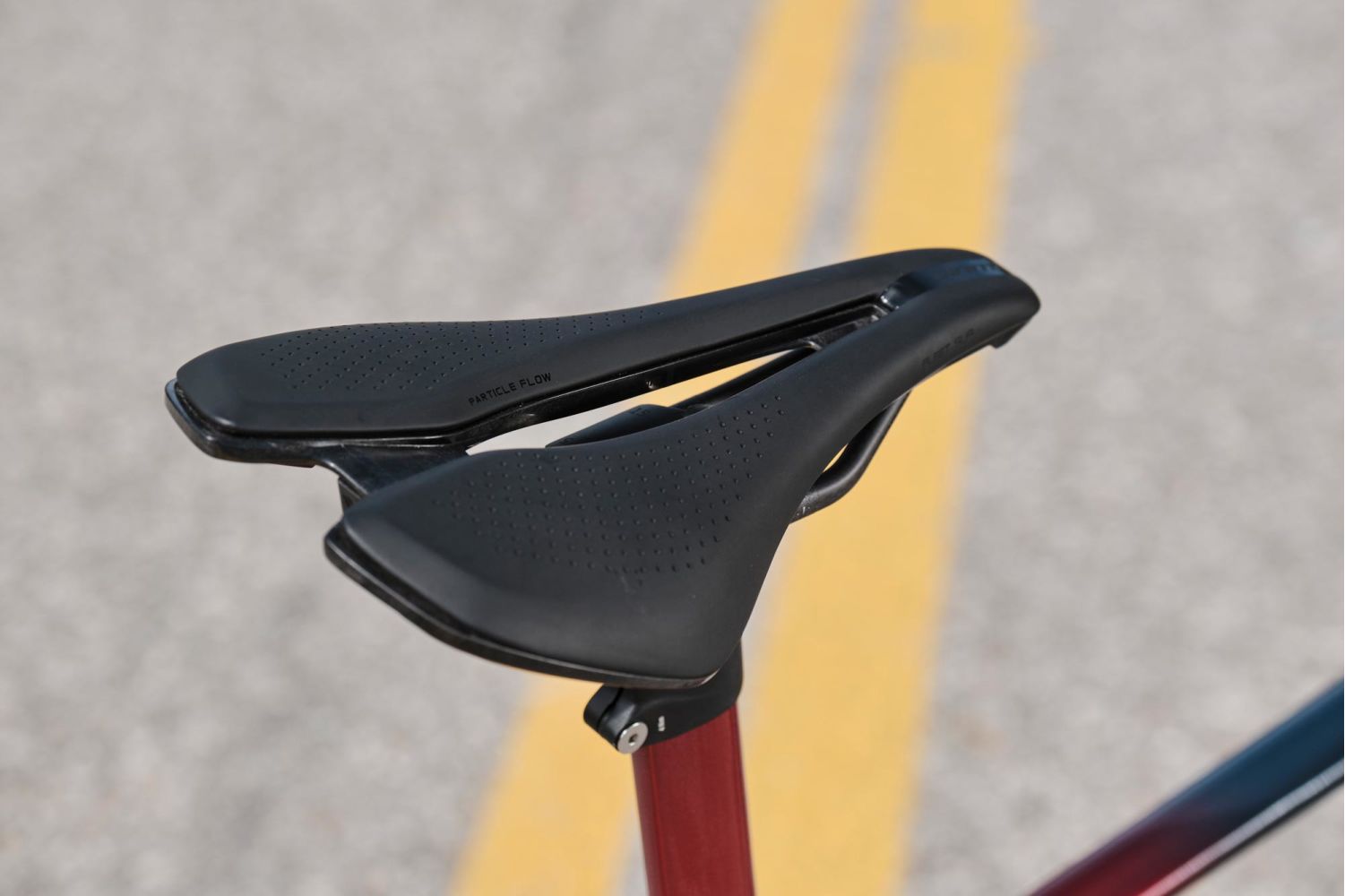 2021 GIANT Bicycles | Showcase FLEET SLR SADDLE