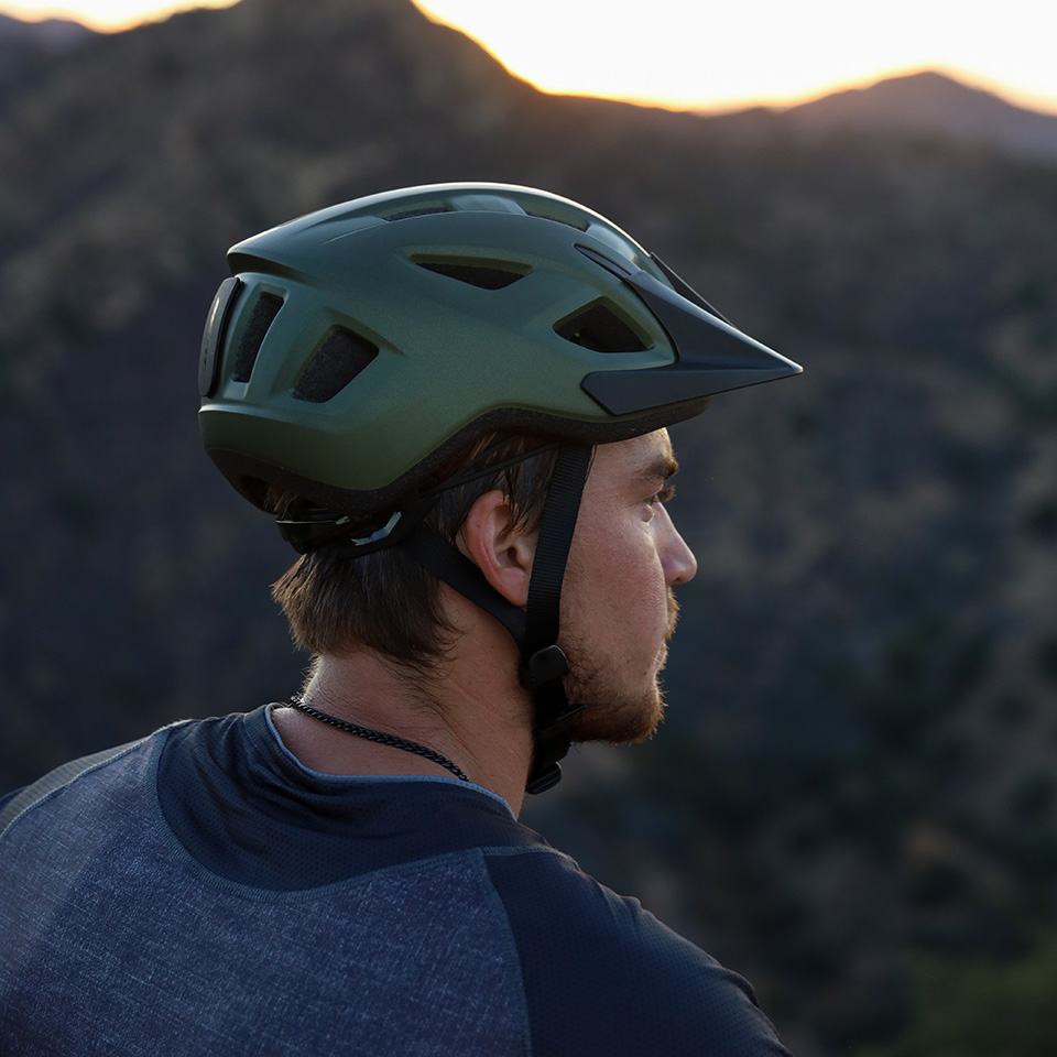 2022 GIANT Bicycles | Showcase PATH MIPS HELMET