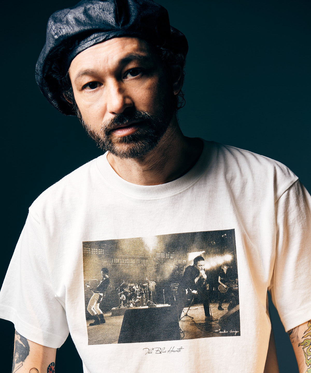 GB0325/BH03: THE BLUE HEARTS Gold Print T-Shirt / The Blue Hearts