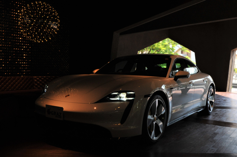 ポルシェ タイカン turbo S 21インチエクスクルーシブホイール PCCB