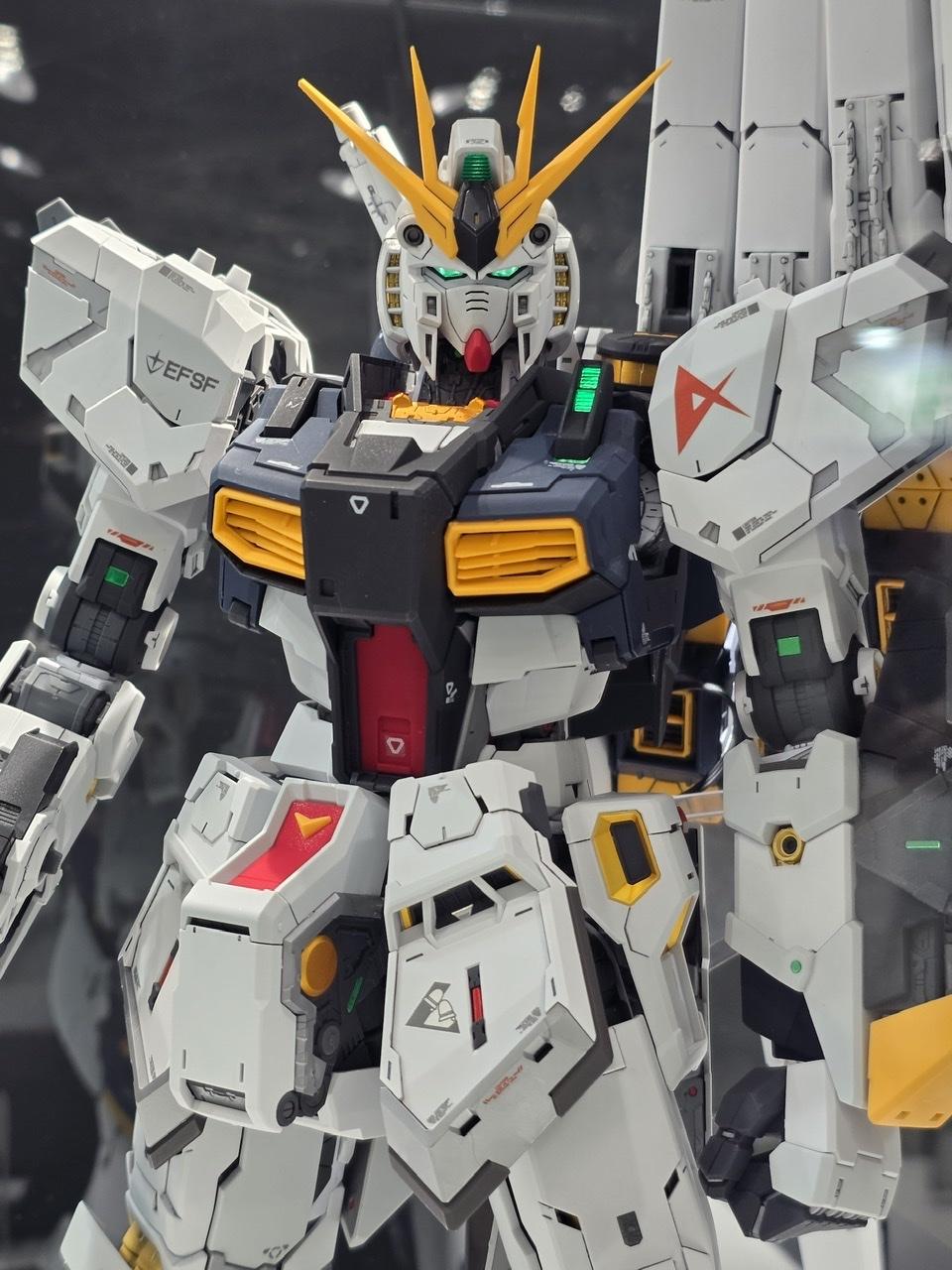 Display of the completed prototype for PGU 1/60 ν Gundam and the