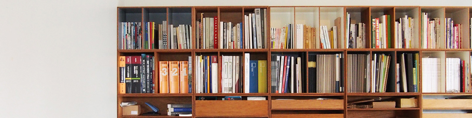 LAUAN SHELVES / LAUAN TABLE | D&DEPARTMENT