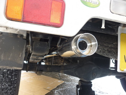 DA63T 軽トラキャリー ウィルズウィンマフラー取付｜交通事故修理