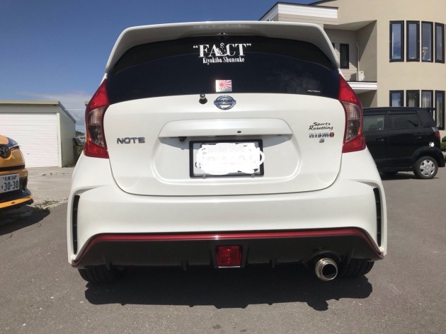 ノートニスモS E12改に持ち込みのロッソモデロ新品マフラーを取り付け