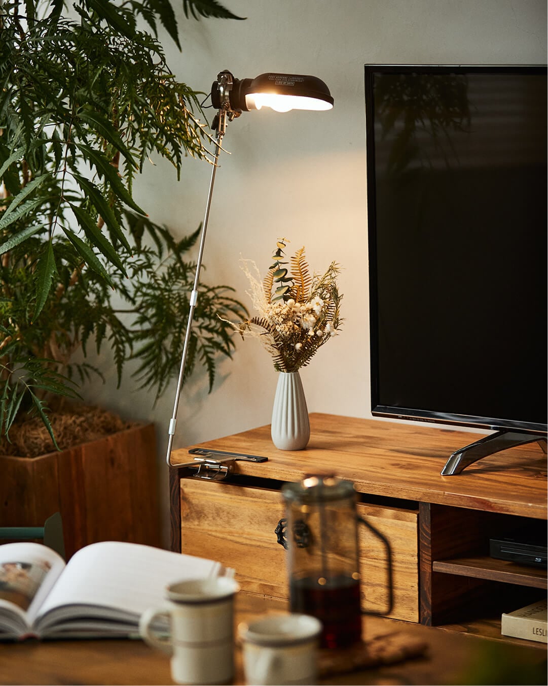niko and  TVボード別に提案、TV周りのスタイリング術。