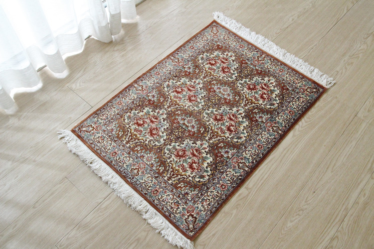 ペルシャ絨毯 クム産 シルク手織り 57×79cm ラザヴィ工房 | ラグマット