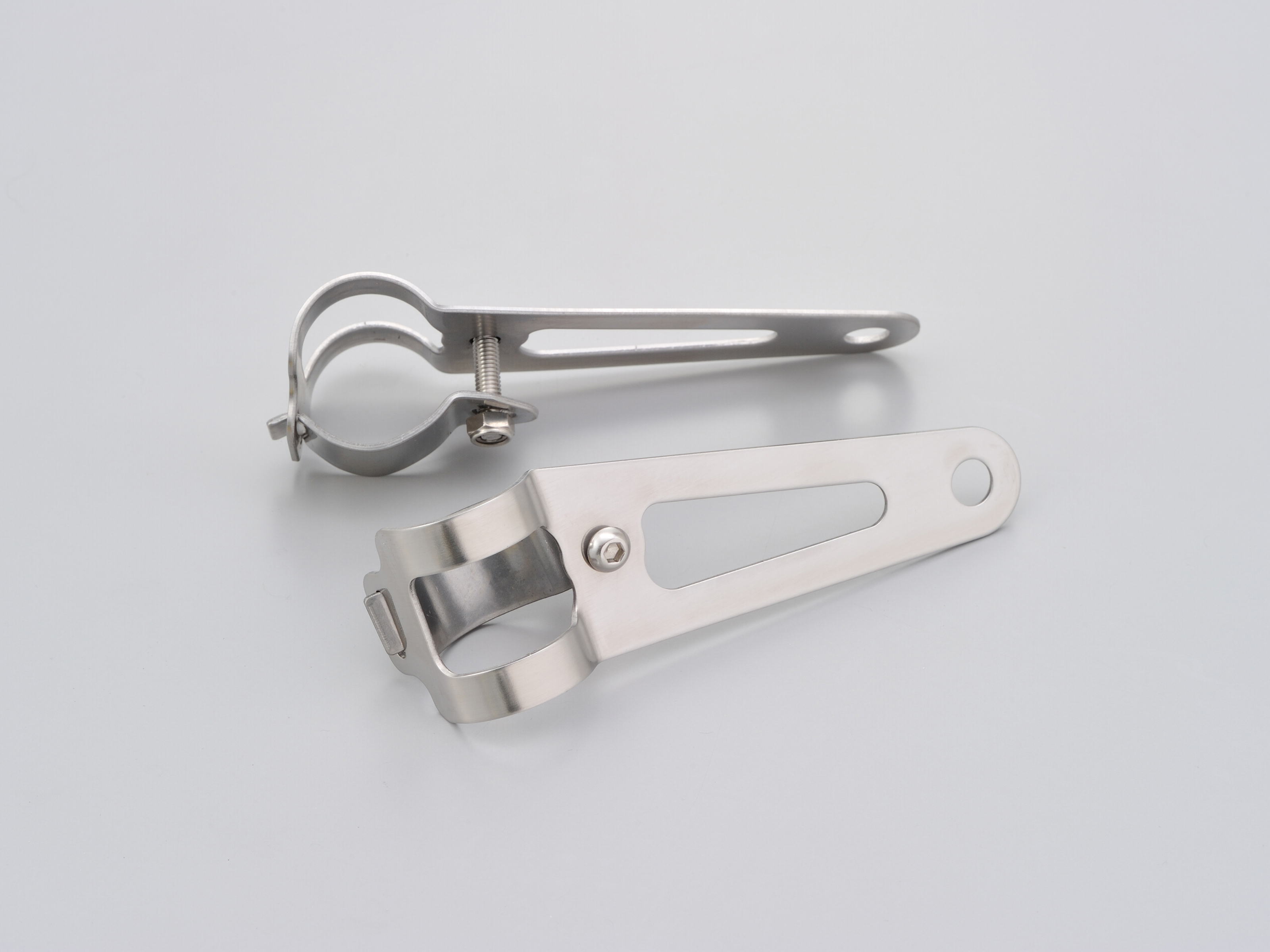 ヘッドライトブラケット ステンレス製 Φ27～33｜株式会社デイトナ