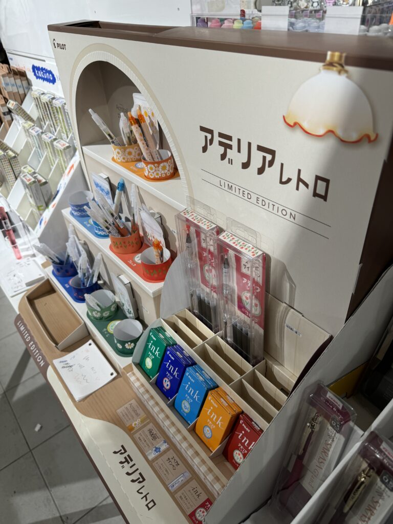 昭和レトロを取り入れた文具ディスプレイ事例｜懐かしさと新しさの融合
